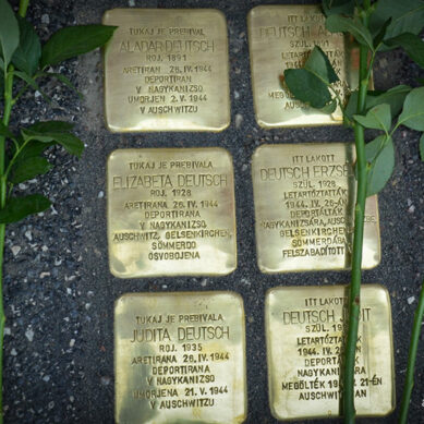 V Lendavi položili tlakovce spomina in podpisali sporazum o vrnitvi judovskega pokopališča v Dolgi vasi svojemu prvotnemu namenu