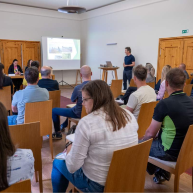 Aktivnosti za opraševalce predstavili na zaključni konferenci projekta BEE(A)WARE